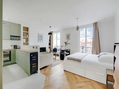 Cuisine ou kitchenette dans l'établissement Charming studio - 2P - Canal Saint-Martin
