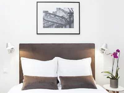 Un ou plusieurs lits dans un hébergement de l'établissement LivinParis - Luxury 2 Bedrooms Le Marais I