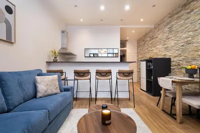 Cuisine ou kitchenette dans l'établissement charmant et chaleureux paris 17ème