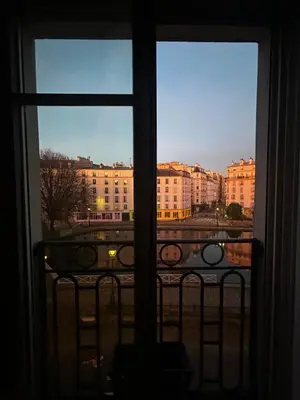 Balcon ou terrasse dans l'établissement Appartement spacieux et lumineux - Canal Saint Martin