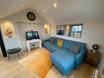 Télévision ou salle de divertissement dans l'établissement Appartement proche PARIS
