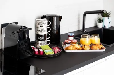 Plateau bouilloire dans l'établissement Le Jean Jaurès - Studio cosy au cœur de Boulogne