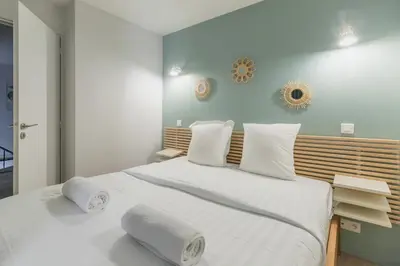 Un ou plusieurs lits dans un hébergement de l'établissement An Enchanting Parisian hideaway