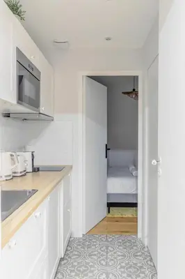 Cuisine ou kitchenette dans l'établissement An Enchanting Parisian hideaway