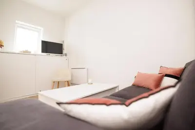 Télévision ou salle de divertissement dans l'établissement Charmant studio près de Montmartre