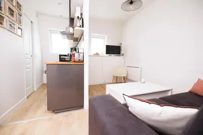 Cuisine ou kitchenette dans l'établissement Charmant studio près de Montmartre