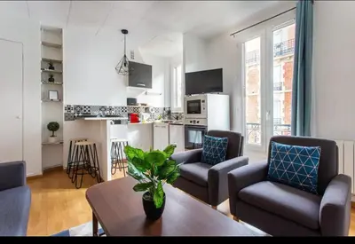 Cuisine ou kitchenette dans l'établissement Le Raspail - Charmant appartement proche Paris