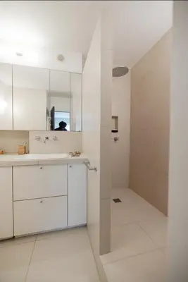 Salle de bains dans l'établissement Amazing view, beautiful flat, swimming pools, secure parking