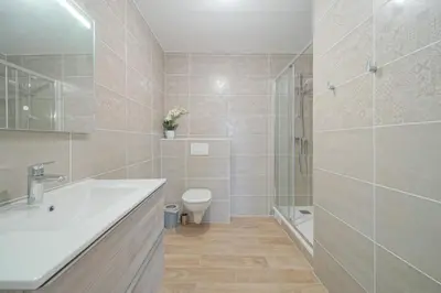 Salle de bains dans l'établissement Hotel Trianon Saint Ouen