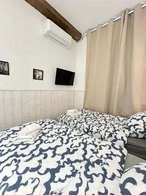Un ou plusieurs lits dans un hébergement de l'établissement Charles V Marais Apartment