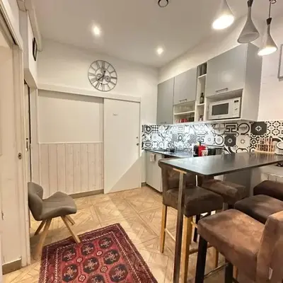 Charles V Marais Apartment
