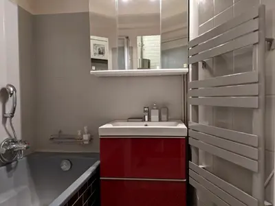 Salle de bains dans l'établissement Duplex and private patio at Eiffel Tower