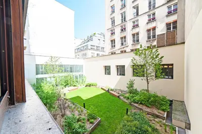 Jardin de l'établissement large pleasant studio alcove in center
