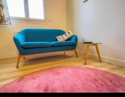 Coin salon dans l'établissement Magnifique appartement, avec climatisation et parking payants