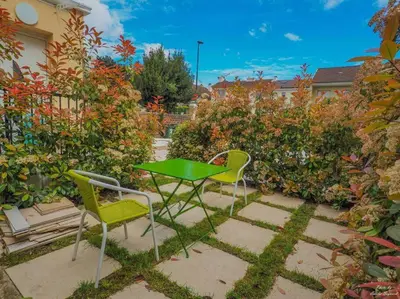 Jardin de l'établissement Magnifique appartement, avec climatisation et parking payants