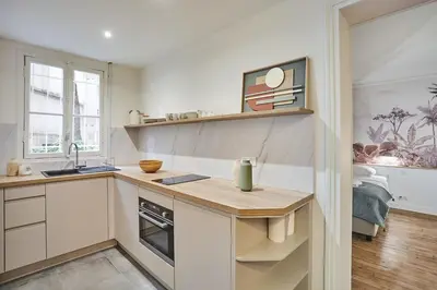 Cuisine ou kitchenette dans l'établissement Apartment Eiffel Tower Trocadero by Studio Prestige