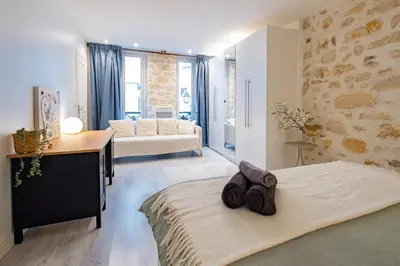 Un ou plusieurs lits dans un hébergement de l'établissement Appartement Moderne Notre-Dame de Paris