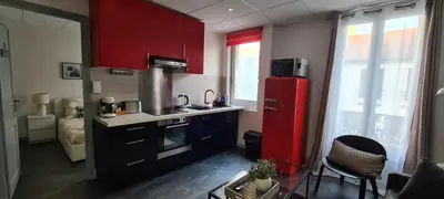 Cuisine ou kitchenette dans l'établissement L'Urban Clignancourt - Bel appartement tout équipé aux Portes de Paris