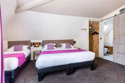 Un ou plusieurs lits dans un hébergement de l'établissement hotel Louvre Sainte Anne
