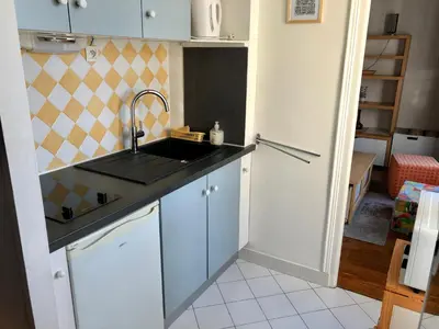 Cuisine ou kitchenette dans l'établissement Appartement calme Paris XXeme