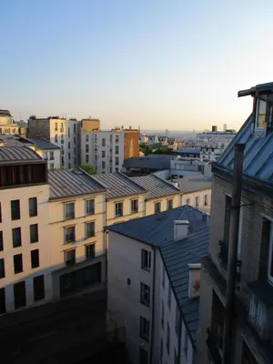 Vue générale sur Paris ou vue de la ville depuis l'appartement