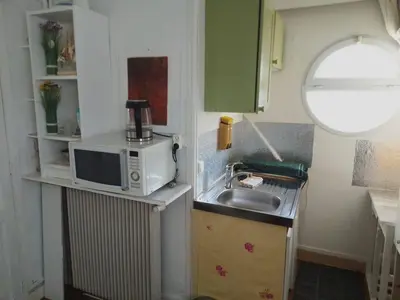 Cuisine ou kitchenette dans l'établissement REF 11 studio BAGNEUX 5 minutes à pied métro ligne 4