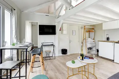 Cuisine ou kitchenette dans l'établissement Bluestay 24 - Superb apartment in Paris