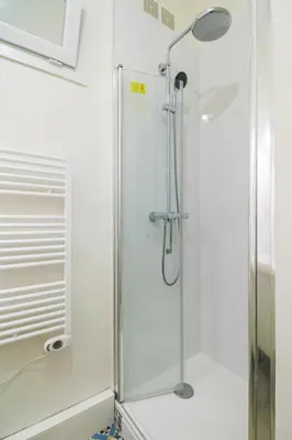 Salle de bains dans l'établissement Au cœur des Batignolles -Bail mobilité - 1 chambre