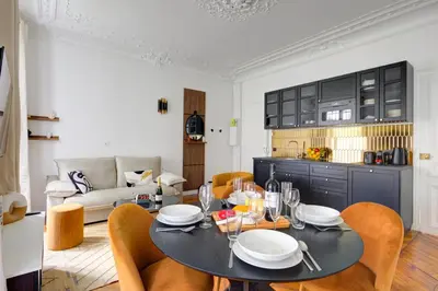 Cuisine ou kitchenette dans l'établissement Bluestay 124 - Superb apartment in Paris