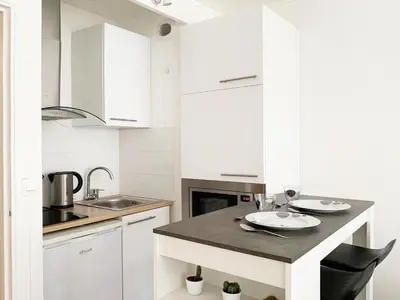 Cuisine ou kitchenette dans l'établissement Nice apt nearby arc triomphe champe elysee