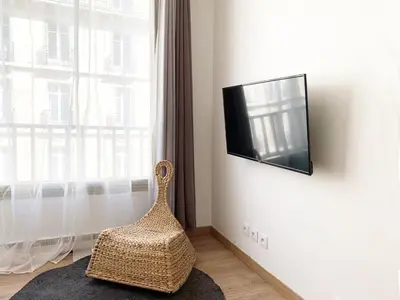 Télévision ou salle de divertissement dans l'établissement Nice apt nearby arc triomphe champe elysee