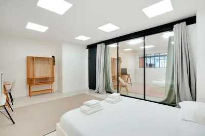 Un ou plusieurs lits dans un hébergement de l'établissement Loft moderne et chic 130 m2- Ménilmontant