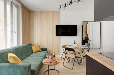 Télévision ou salle de divertissement dans l'établissement 343 Michau - Cozy apartment near Sacré-Coeur