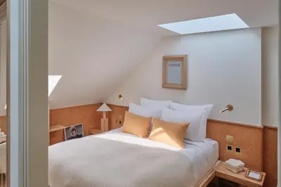 Un ou plusieurs lits dans un hébergement de l'établissement Elysée Montmartre Hotel