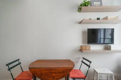 Télévision ou salle de divertissement dans l'établissement Studio rue Monsieur - Rive Gauche by B'Your Home