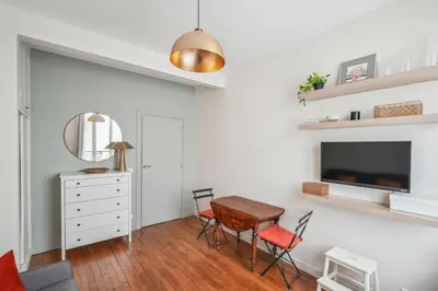 Télévision ou salle de divertissement dans l'établissement Studio rue Monsieur - Rive Gauche by B'Your Home