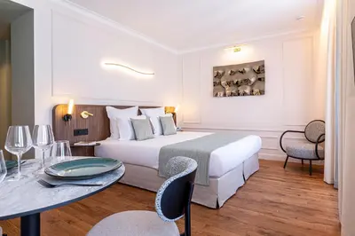 Un ou plusieurs lits dans un hébergement de l'établissement Villa SoPi Appart'Hotel by Patrick Hayat