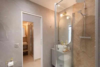 Salle de bains dans l'établissement Modern 3 Bedrooms 3 Baths Full Center of Paris
