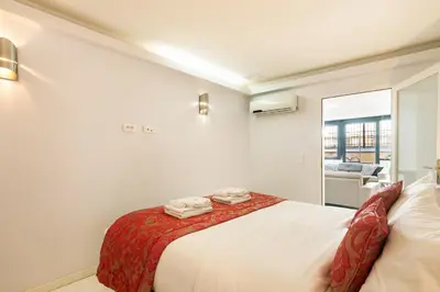 Un ou plusieurs lits dans un hébergement de l'établissement Modern 3 Bedrooms 3 Baths Full Center of Paris