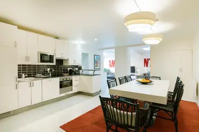 Cuisine ou kitchenette dans l'établissement Modern 3 Bedrooms 3 Baths Full Center of Paris