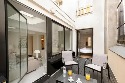 Coin salon dans l'établissement Modern 3 Bedrooms 3 Baths Full Center of Paris