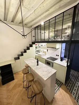 Cuisine ou kitchenette dans l'établissement Cosy Flat In Marais