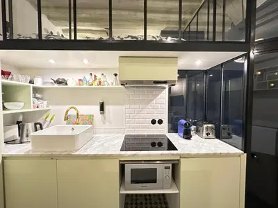 Cuisine ou kitchenette dans l'établissement Cosy Flat In Marais