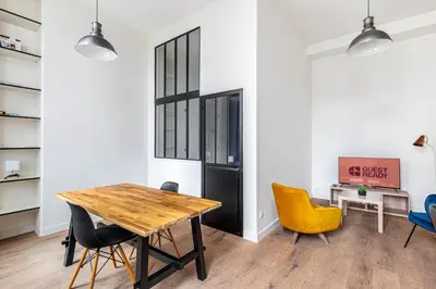 Coin salon dans l'établissement GuestReady - Comfortable retreat in the 11th Arr