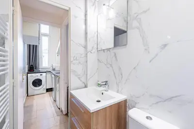 Salle de bains dans l'établissement GuestReady - Comfortable retreat in the 11th Arr