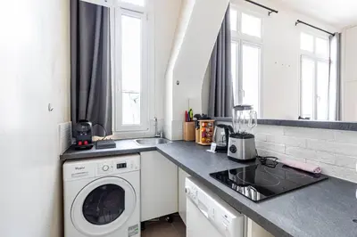 Cuisine ou kitchenette dans l'établissement GuestReady - Comfortable retreat in the 11th Arr