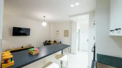 Cuisine ou kitchenette dans l'établissement Charming apartment in Levallois