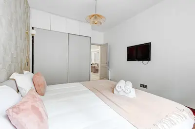 Un ou plusieurs lits dans un hébergement de l'établissement Martine Suite, Place de la République