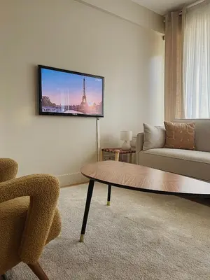 Télévision ou salle de divertissement dans l'établissement Appartement Swan House Paris Champs Elysée
