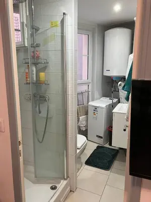 Salle de bains dans l'établissement F2 montmartre paris 18